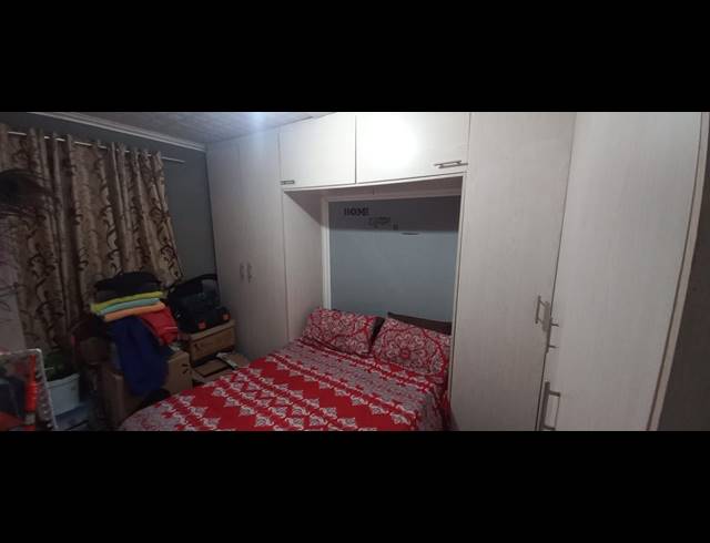 2 BEDROOM FLAT FOR SALE IN WOODHURST